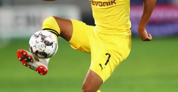 Borussia Dortmund genç yeteneği Sancho ile sözleşme yeniledi
