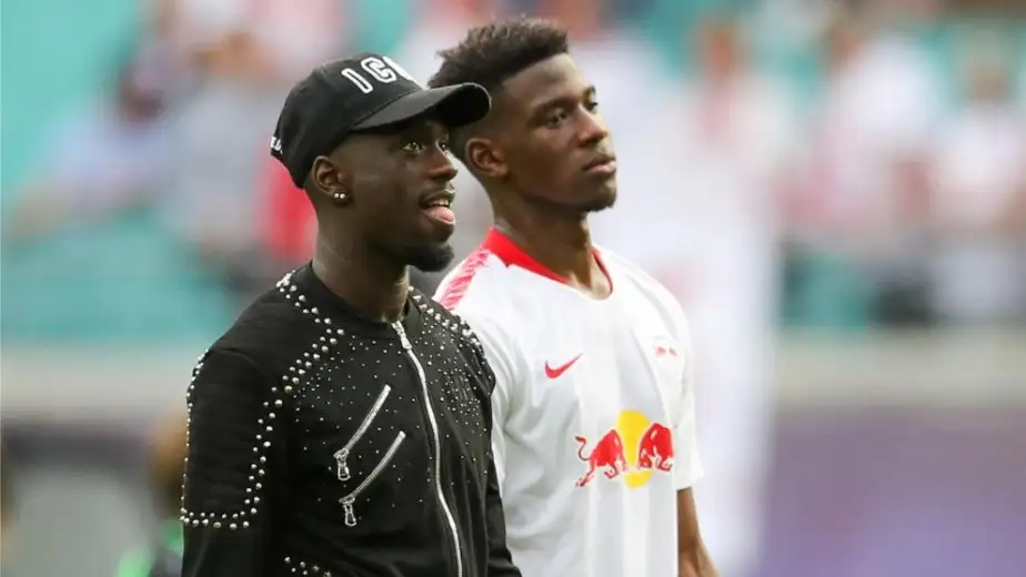 Ralf Rangnick, Mukieleve ve Augustin'i kadro dışı bıraktı. 