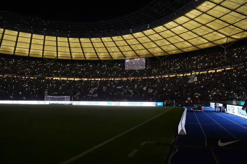 Olimpiyat stadı ışıl ışıl. 