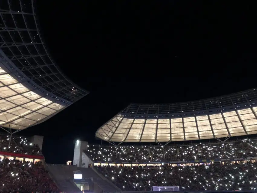 Olimpiyat stadı ışıl ışıl. 