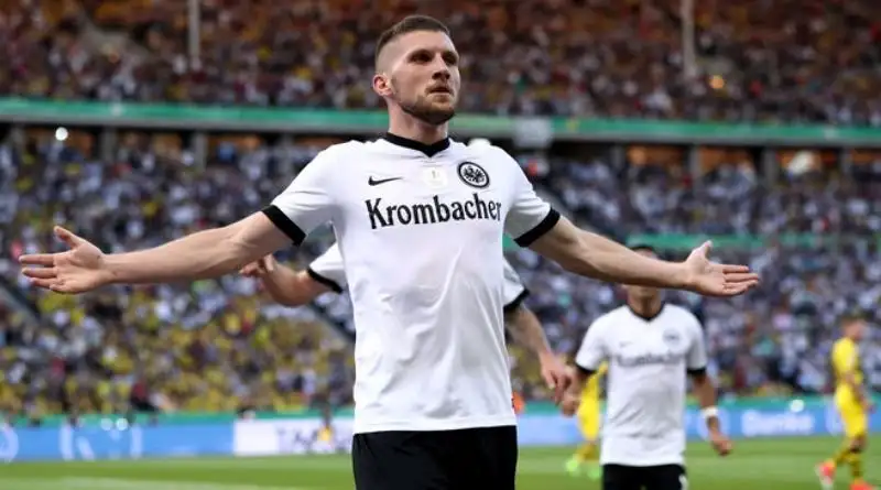 Ante Rebic gelecek yaz takımdan ayrılabileceğinin sinyalini verdi.