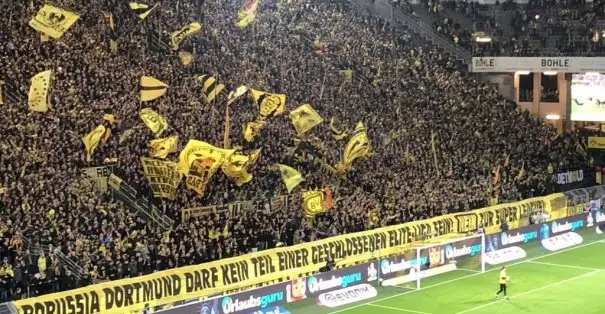 Borussia Dortmund tribünlerinden süper lige tepki!