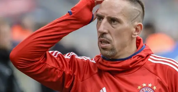 Franck Ribery Fransız spor muhabiri Patrick Guillou'a saldırdı