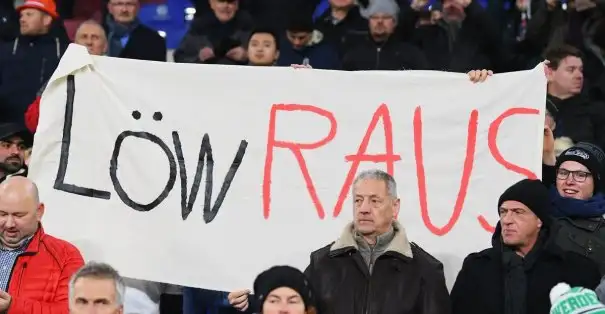 "Löw Raus"