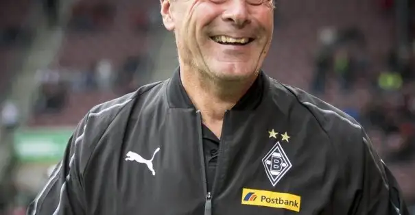 Mönchengladbach teknik direktörü Dieter Hecking ile sözleşme yeniledi