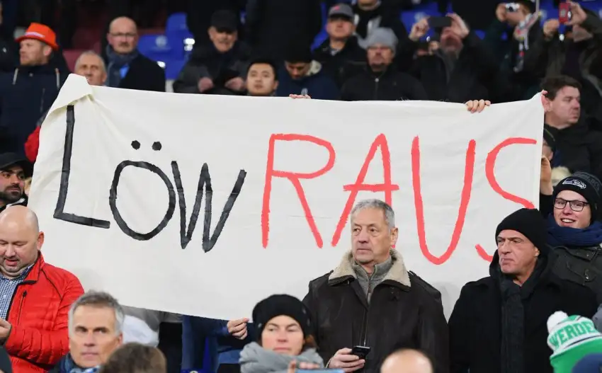 "Löw Raus"