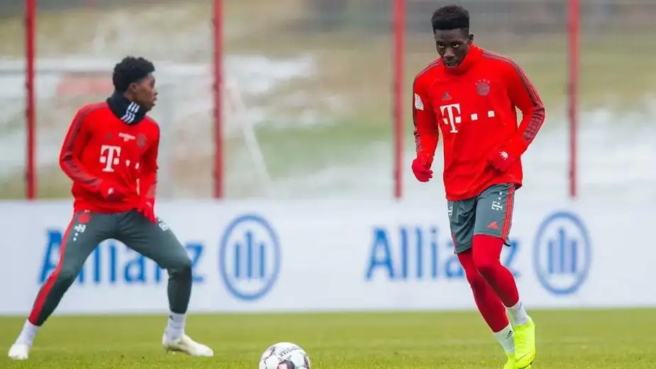 Alphonso Davies bugün Bayern Münih A takımı ile ilk antrenmanına çıktı.