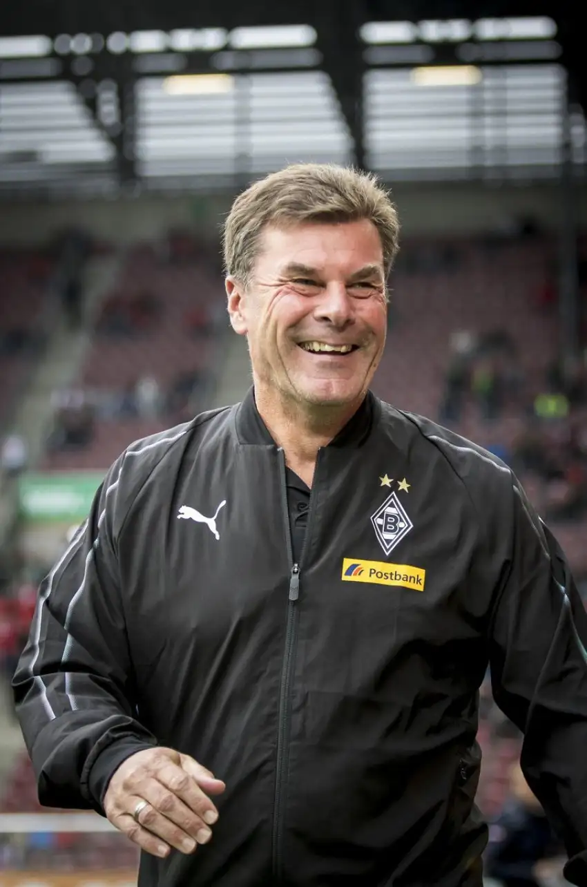 Mönchengladbach teknik direktörü Dieter Hecking ile sözleşme yeniledi