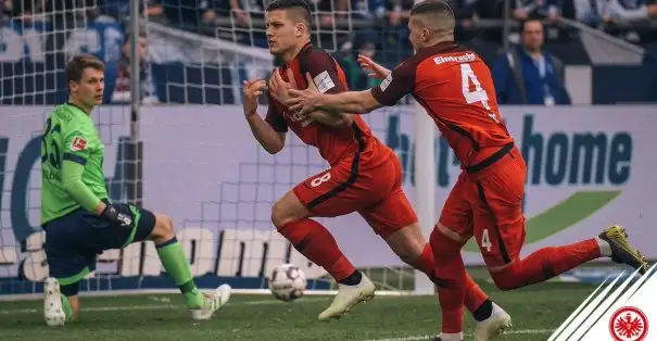 E. Frankfurt 2019 yılında oynadığı resmi maçlarda mağlubiyet yüzü görmedi