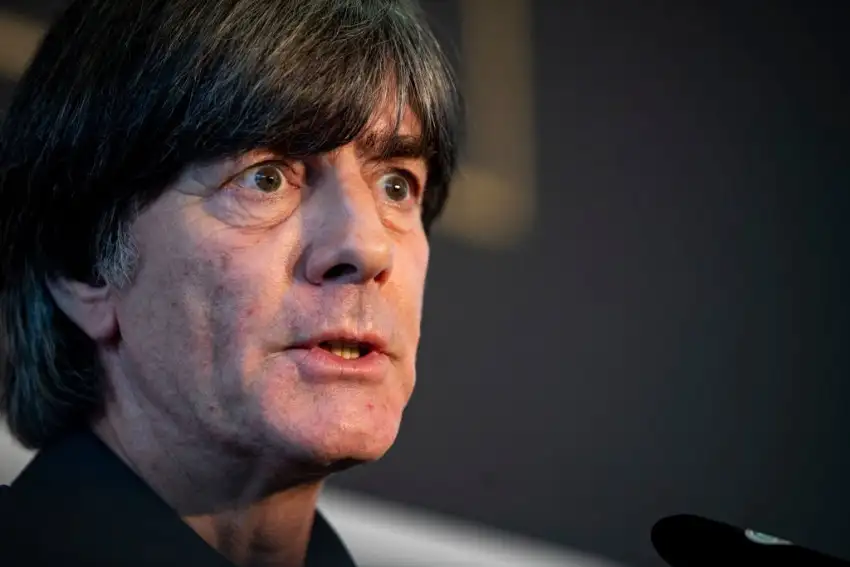 Sırbistan maçı öncesi basın toplantısı yapan Joachim Löw