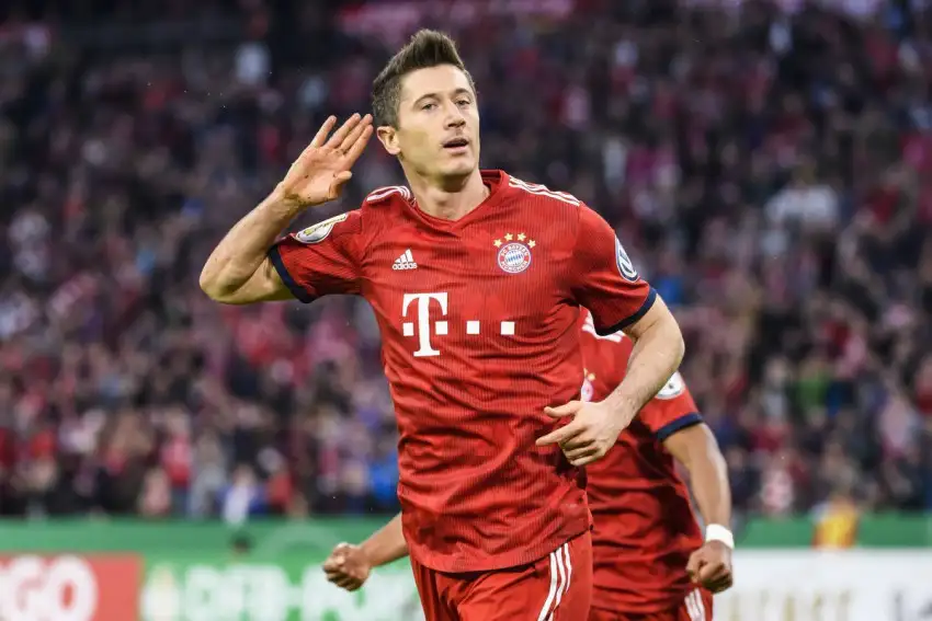 Robert Lewandowski Bundesliga 'da 200. golünü attı