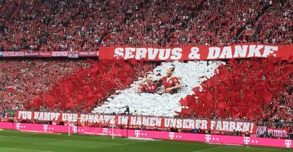 Bayern Münih taraftarı efsane ikliye teşekkür ediyor