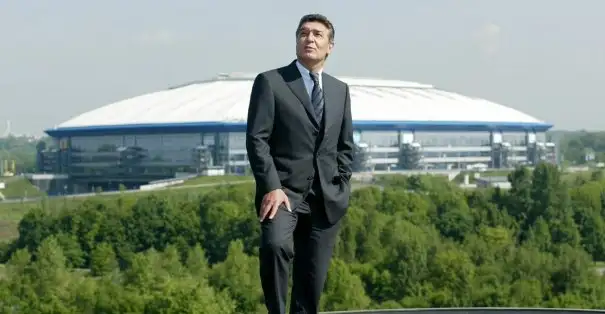 Schalke 04 Rudi Assauer'in adını stadın çevresine veriyor