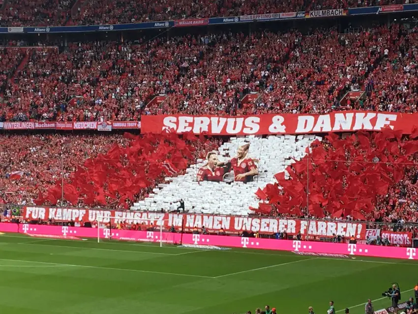 Bayern Münih taraftarı efsane ikliye teşekkür ediyor