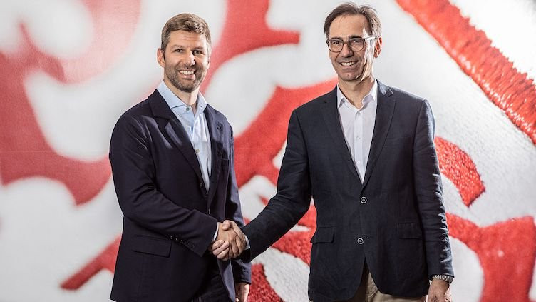 Thomas Hitzlsperger kariyerindeki hızlı yükselişini sürdürüyor