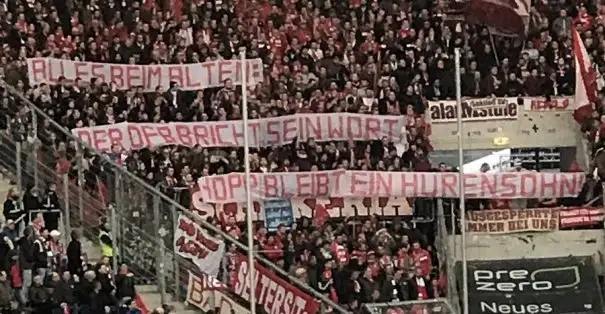 Hoffenhein - B. Münih maçında hakem oyuncuları soyunma odasına götürdü ve maç şu an durdu