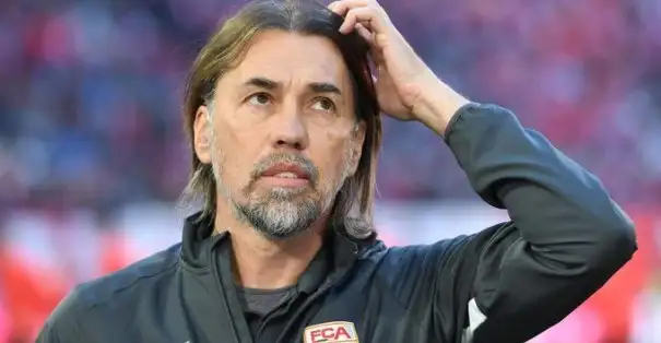 Augsburg teknik direktör Martin Schmidt ile yollarını ayırdığını duyurdu