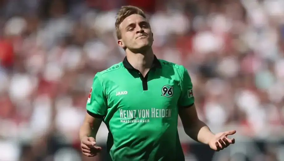 Hannover'li futbolcu Timo Hübers'e coronavirus teşhisi konuldu