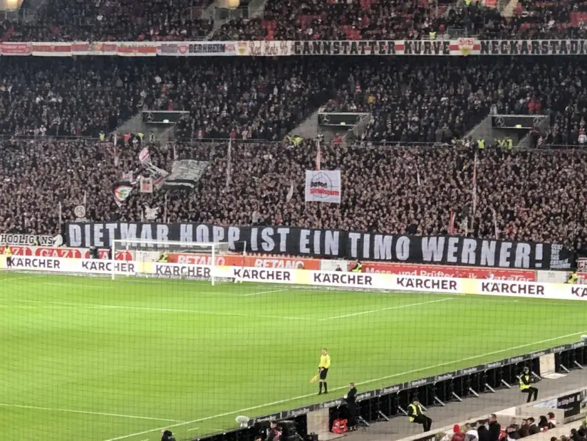 2. Bundesliga'da haftanın kapanış maçı Stuttgart - A. Bielefeld maçında ilginç bir pankart