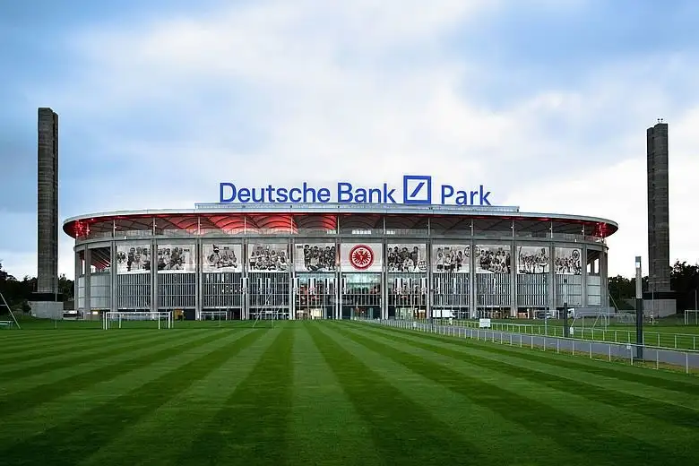 E. Frankfurt Commerzbank ile 15 senedir sürdürdüğü partnerliğini bitirdi