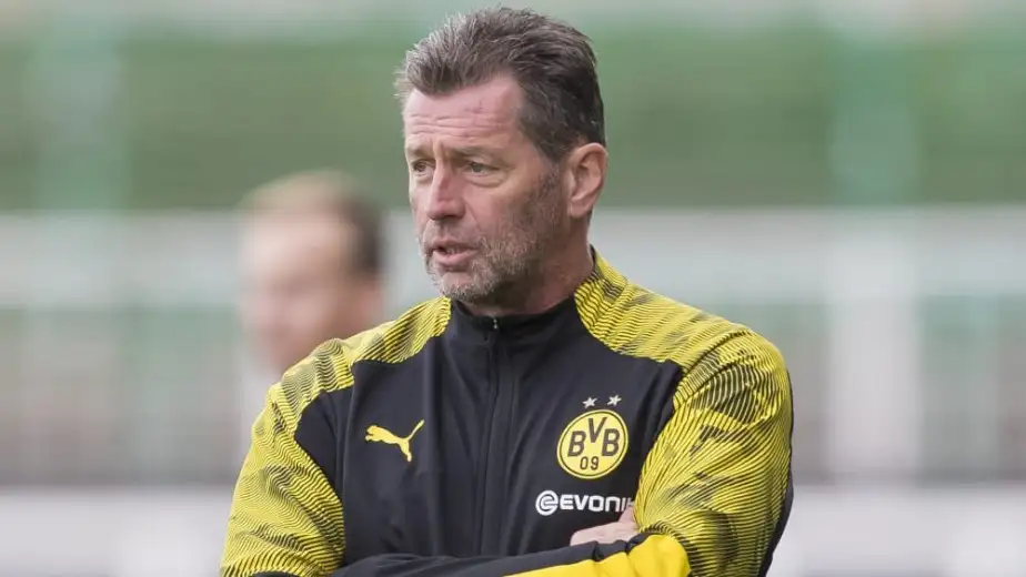 Borussia Dortmund U19 teknik direktörü Michael Skibbe ile yollarını ayırdı