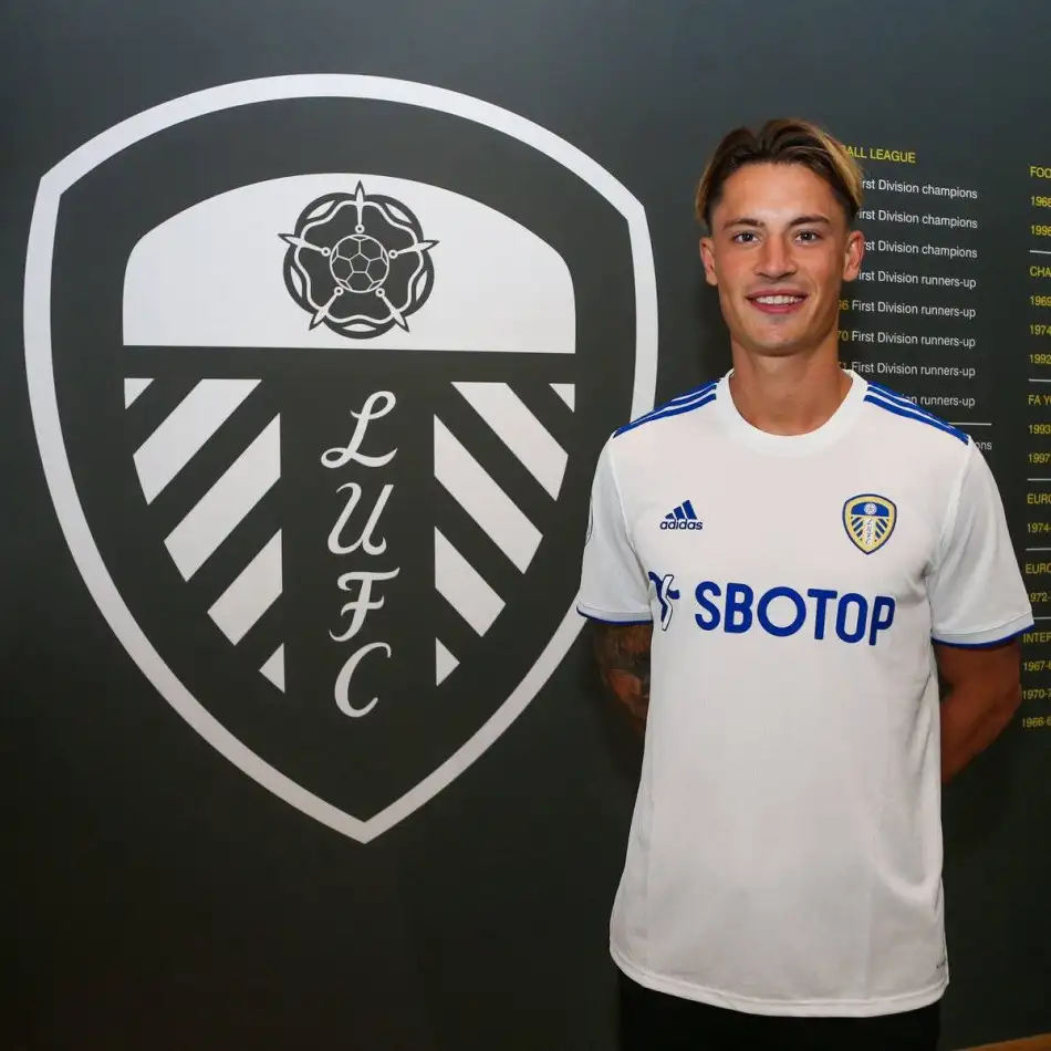 Leeds United Robin Koch transferini duyurdu