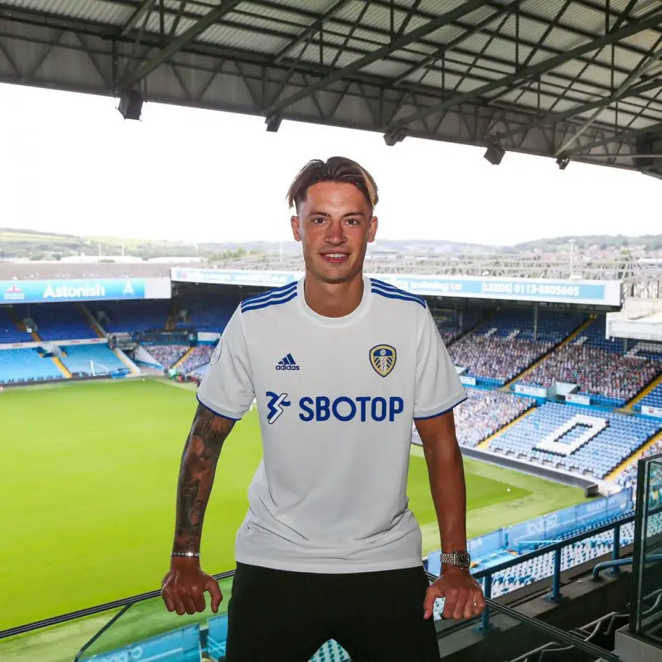 Leeds United Robin Koch transferini duyurdu