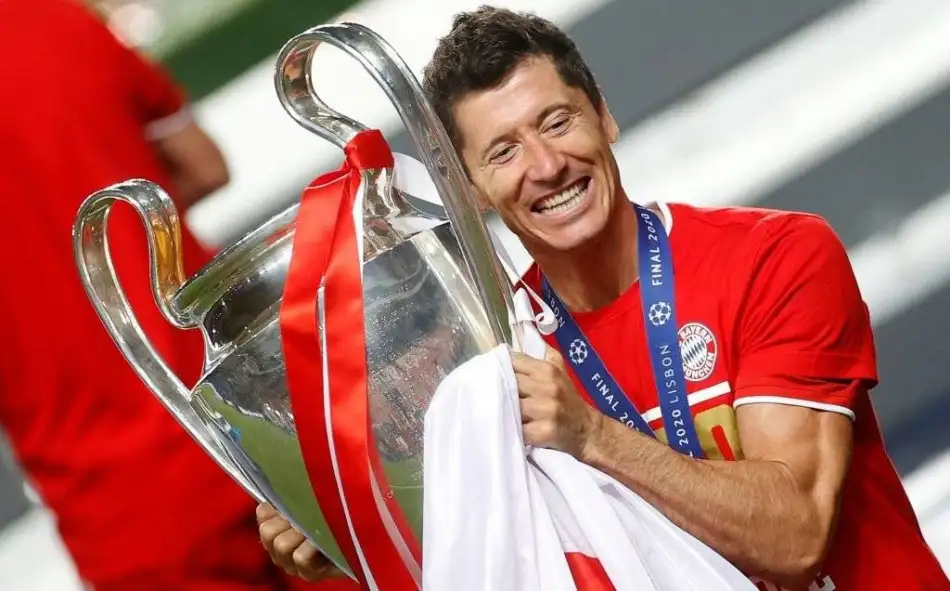 Robert Lewandowski, Alman Spor Gazetecileri Cemiyeti üyeleri tarafından yapılan oylamayla yılın futbolcusu seçildi