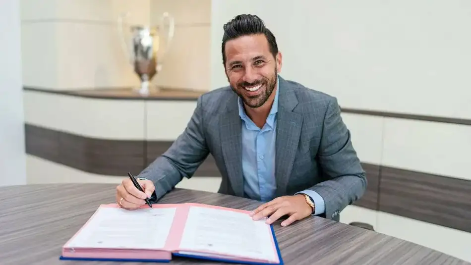 Bundesliga efsanelerinden Claudio Pizarro Bayern Münih'in kulüp marka elçisi oldu