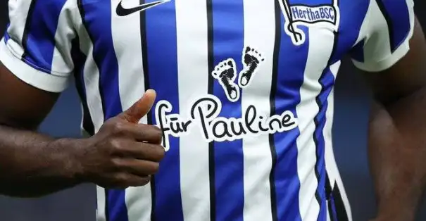 Hertha Berlin sahaya özel formayla çıktı