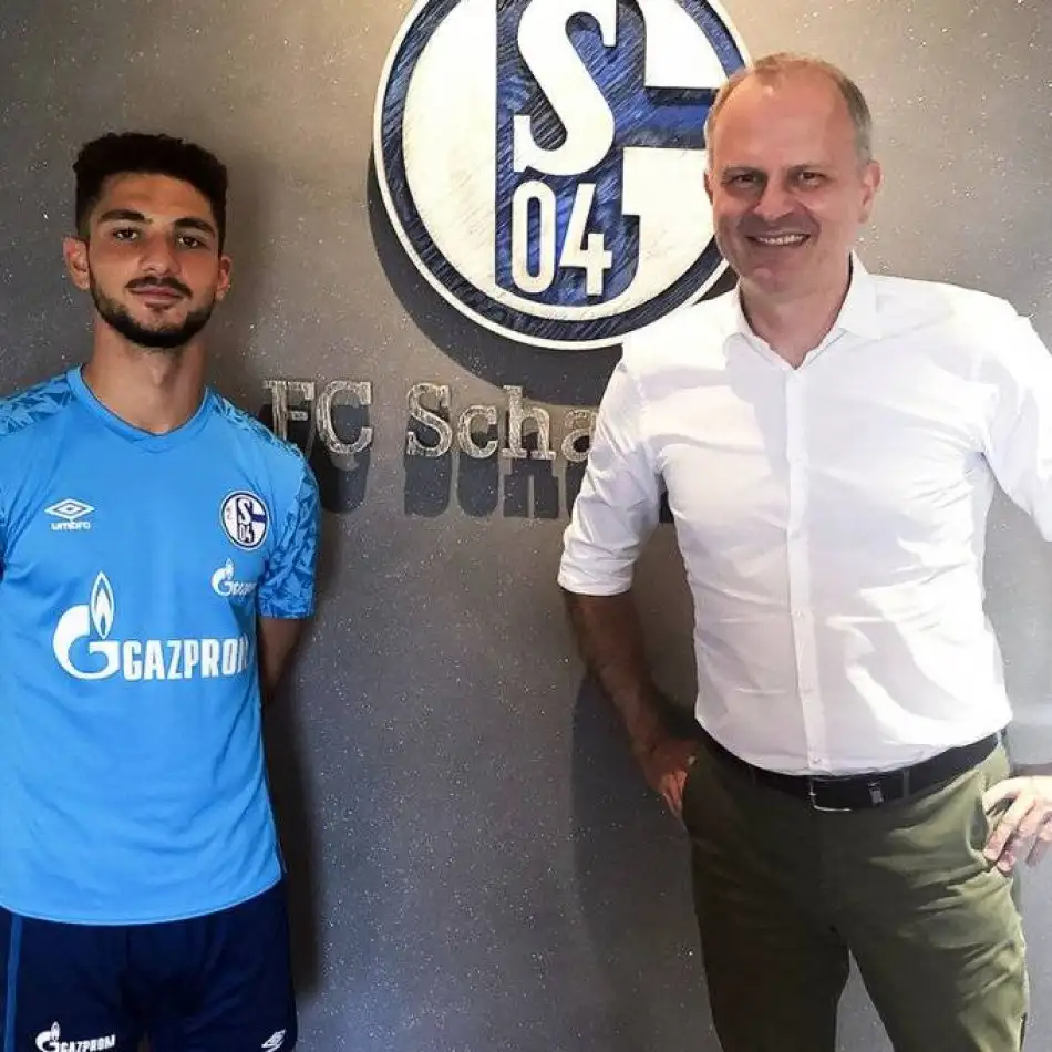 Schalke 04 18 yaşındaki Kerim Çalhanoğlu ile profesyonel sözleşme imzaladı