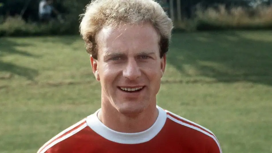 Bayern Münih'in ve Alman futbolunun efsanelerinden Rummenigge bugün 65. yaşgününü kutluyor