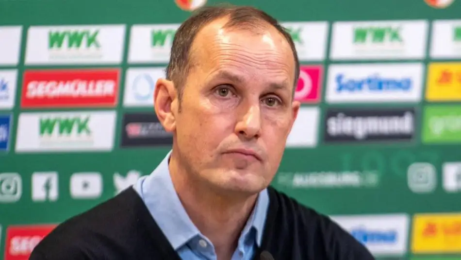 Augsburg teknik direktörü Heiko Herrlich pnömotoraks olduğu için hastanede tedavi görüyor