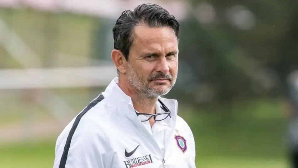 Hamburg - E. Aue maçı Aue'li 2 futbolcunun #COVID19 testinin pozitif çıkması üzerine ertelendi