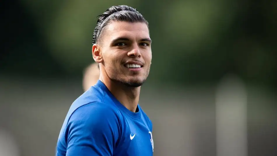 Hertha Berlin Karim Rekik'in Sevilla'ya transfer olduğunu duyurdu