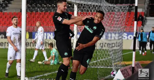 Fürth, Sandhausen deplasmanından 3-0 ile ayrılıp maç fazlasıyla liderliğe yükseldi