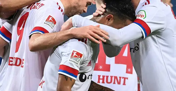 Hamburg kendi evinde ligin alt sıralarında yer alan Sandhausen'i 4-0 ile geçti