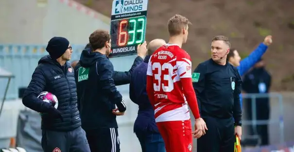 Würzburger Kickers 90. dakikada oyuna stoper yerine yedek kalecisini aldı