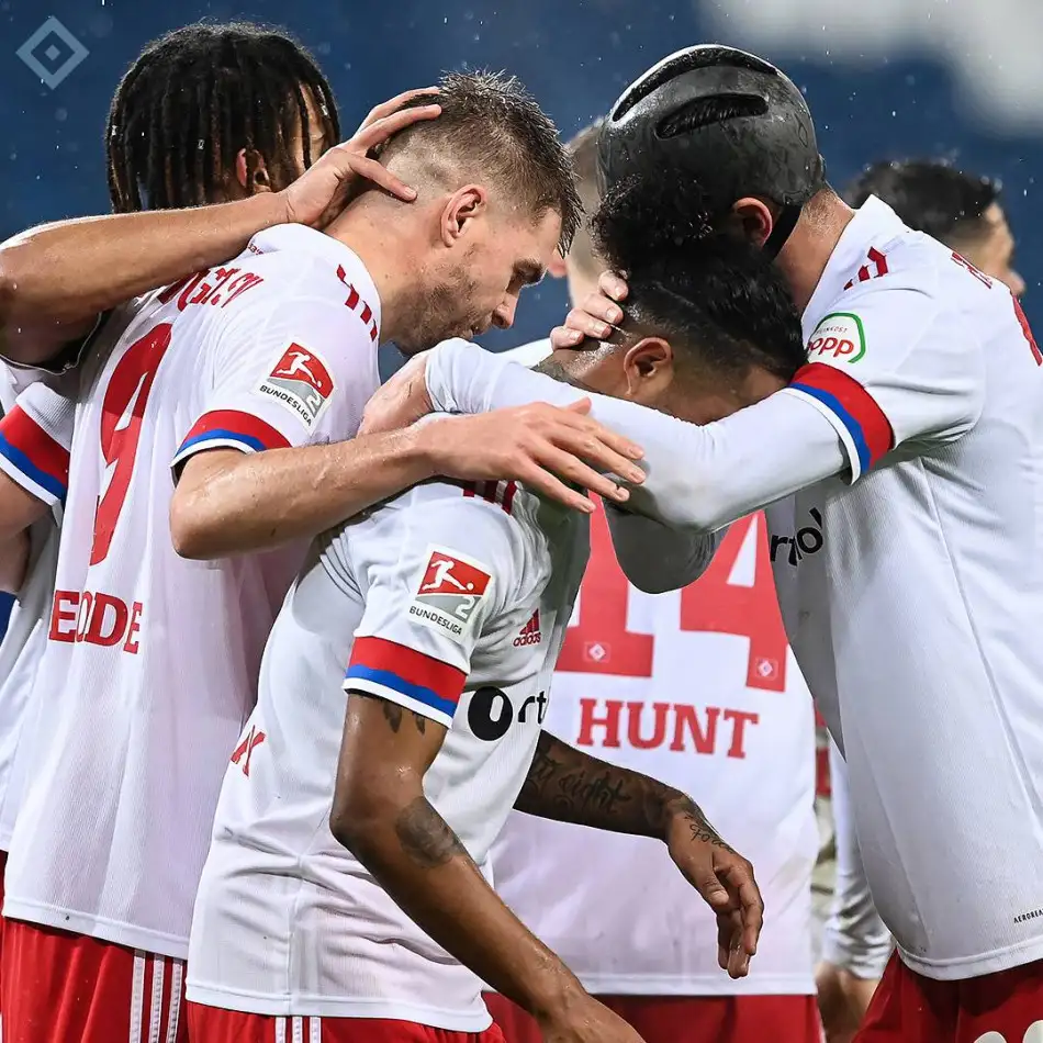 Hamburg kendi evinde ligin alt sıralarında yer alan Sandhausen'i 4-0 ile geçti