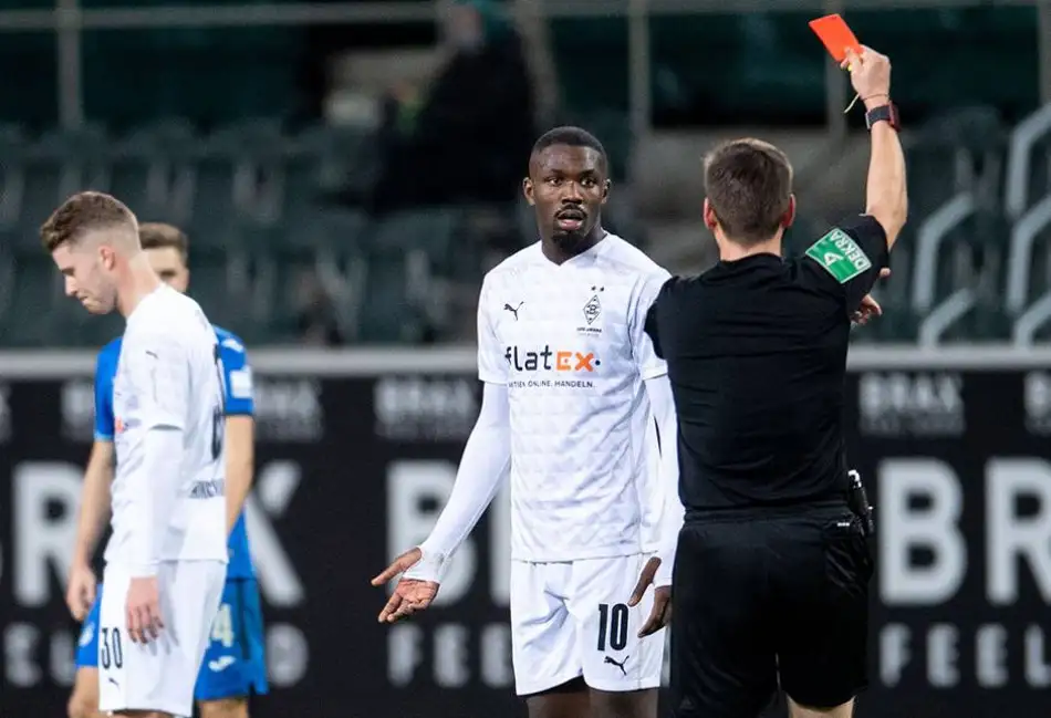 Marcus Thuram 5 maç oynamama ve 40 bin &euro; para cezası aldı