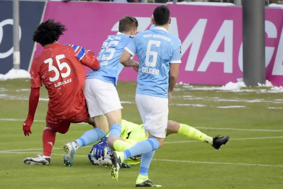 Joshua Zirkzee Münih derbisinde kırmızı kart gördü