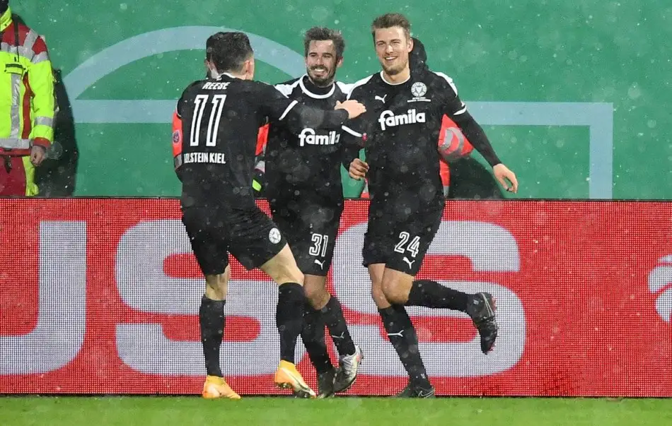 Bayern Münih'ten erken veda