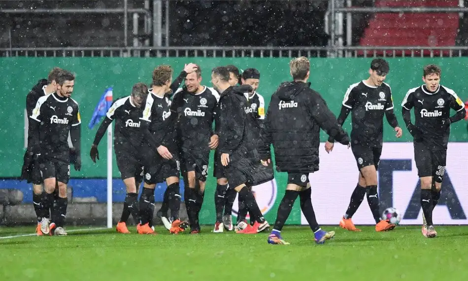 Bayern Münih'ten erken veda