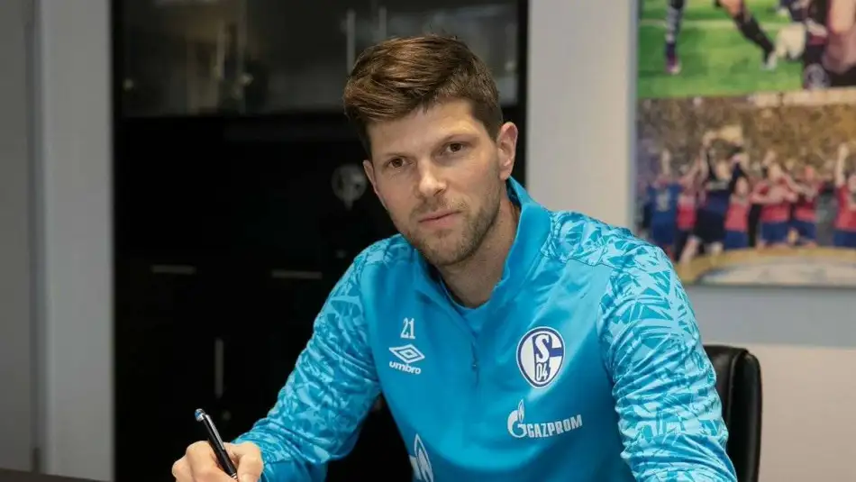Klaas-Jan Huntelaar sezon sonuna kadar Schalke 04 ile sözleşme imzaladı