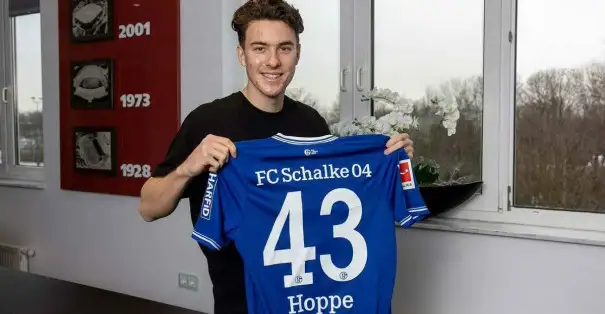 Schalke 04 Matthew Hoppe ile profesyonel sözleşme imzaladı