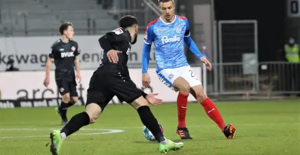 Holstein Kiel maç fazlasıyla liderliğe yükseldi