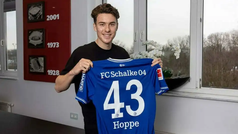 Schalke 04 Matthew Hoppe ile profesyonel sözleşme imzaladı