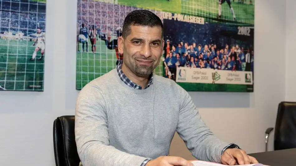 Schalke 04 teknik direktörlük görevine Dimitrios Grammozis'i getirdi