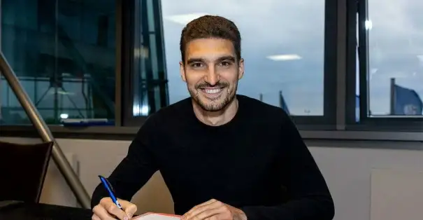 Schalke 04 Stuttgart'ta forma giyen Marcin Kaminski'yi bedelsiz olarak transfer etti