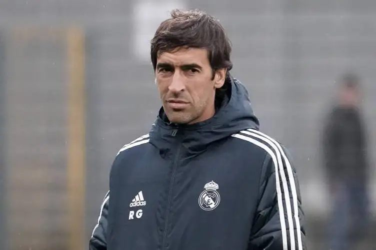 Eintracht Frankfurt teknik direktörük görevi için Raul Gonzalez ile iletişime geçti